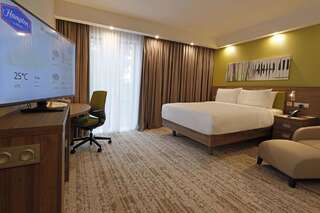 Отель Hampton By Hilton Kalisz Калиш Номер с кроватью размера «queen-size» — Подходит для гостей с ограниченными физическими возможностями-3
